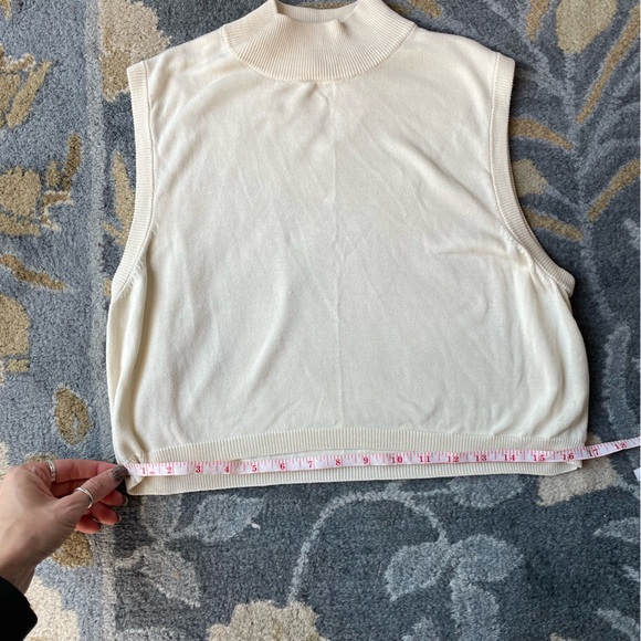 Vintage Orvis 100% Silk Cropped Turtleneck Cream - Picture 3 of 5